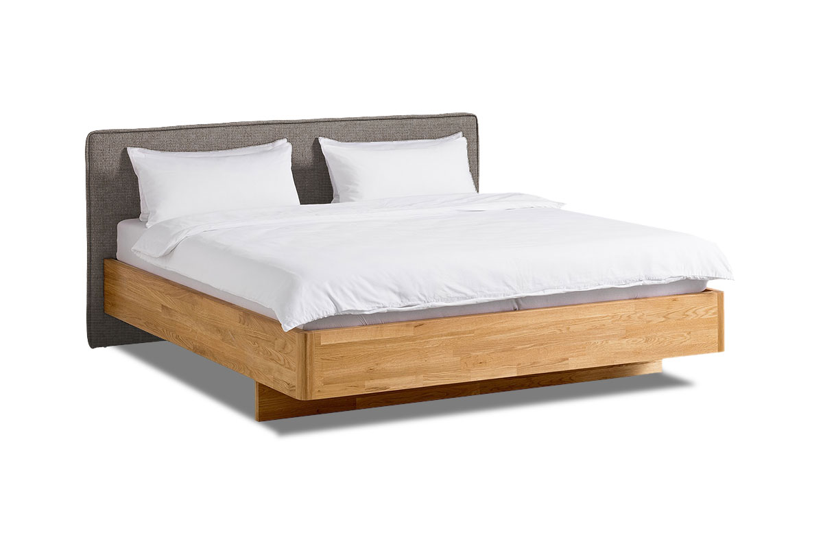 Кровать из натурального массива