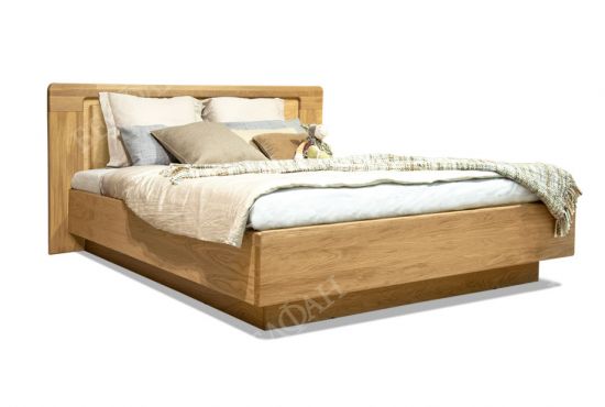 Кровать двуспальная с металлическими ламелями